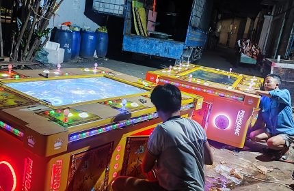 Công nhân tăng ca ,làm việc tích cực giao lô máy game cho TTTM Bình Định đúng kế hoạch