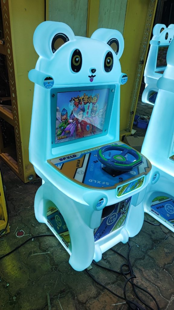 Máy game đau xe ô tô